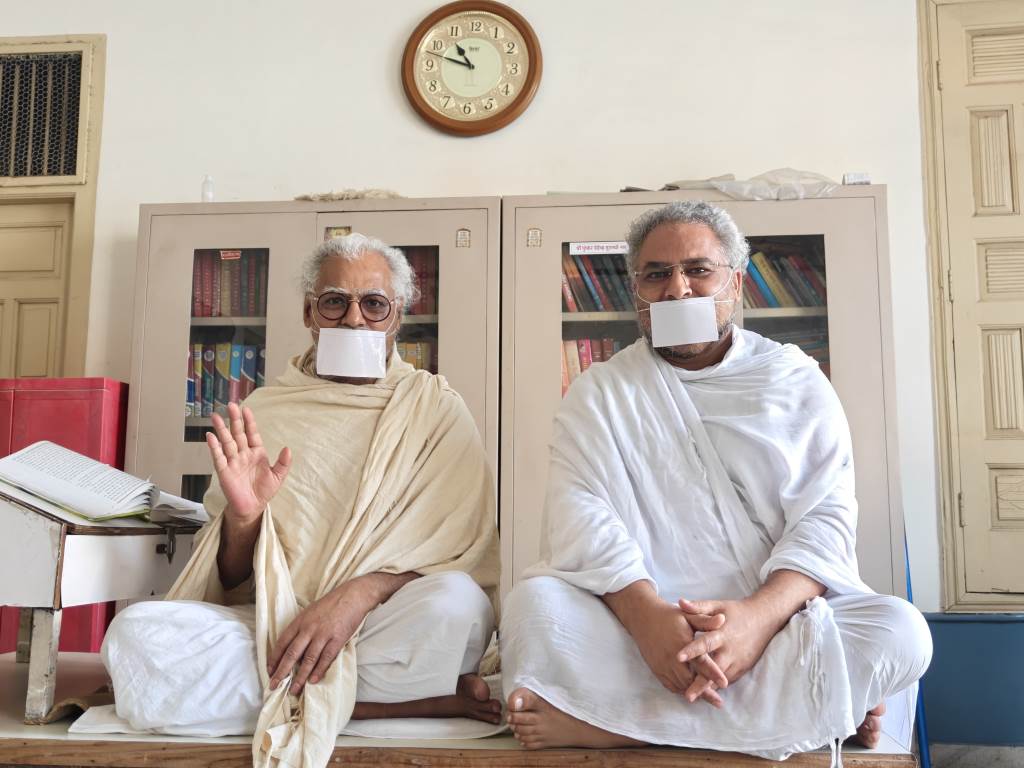 Shri Achal Muni Ji and Shri Bharat Muni Maharaj reside in Nawanshahr A person should always associate with good people